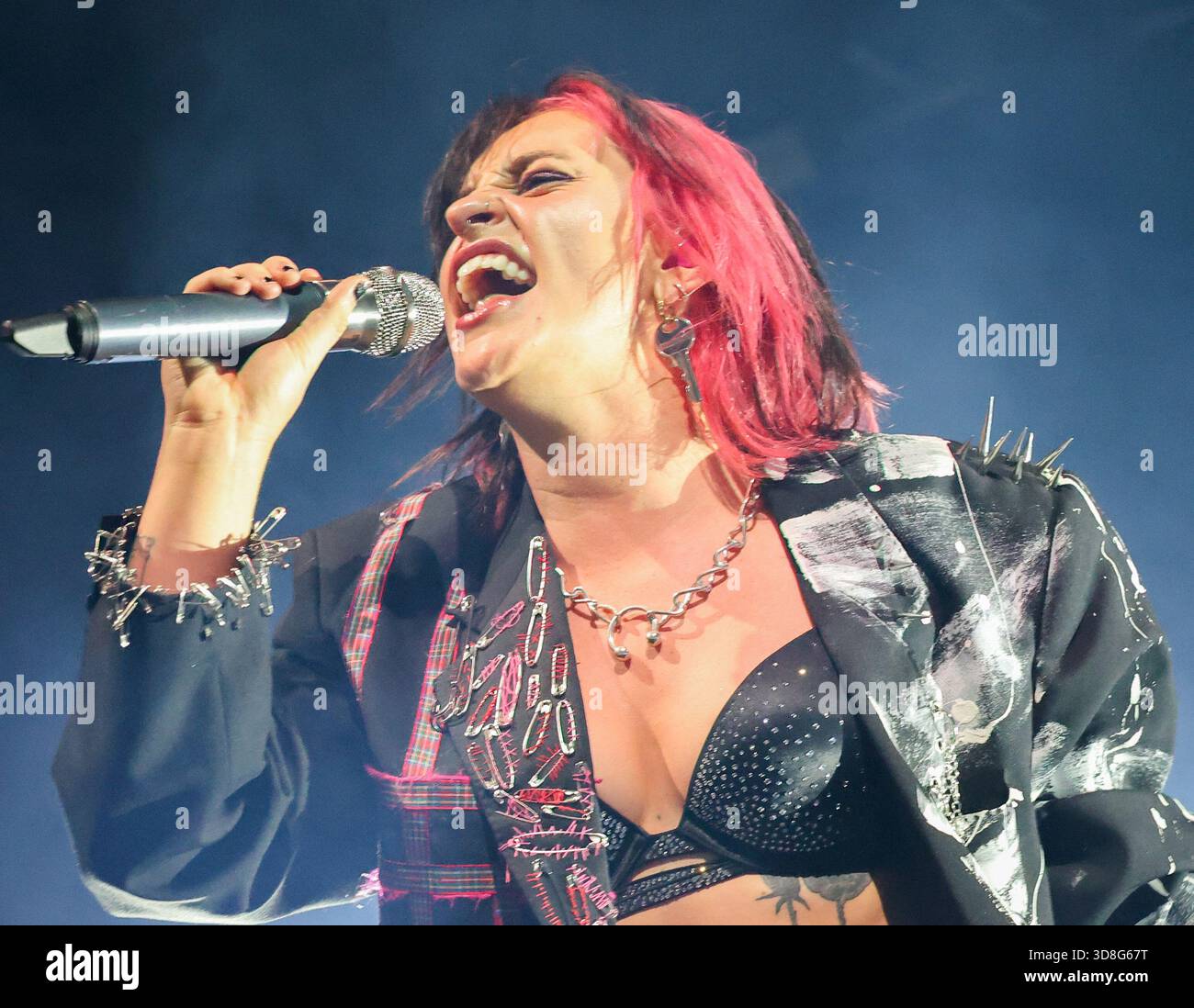 London, UK. November 30, 2025. British singer/songwriter Beth McCarthy ...