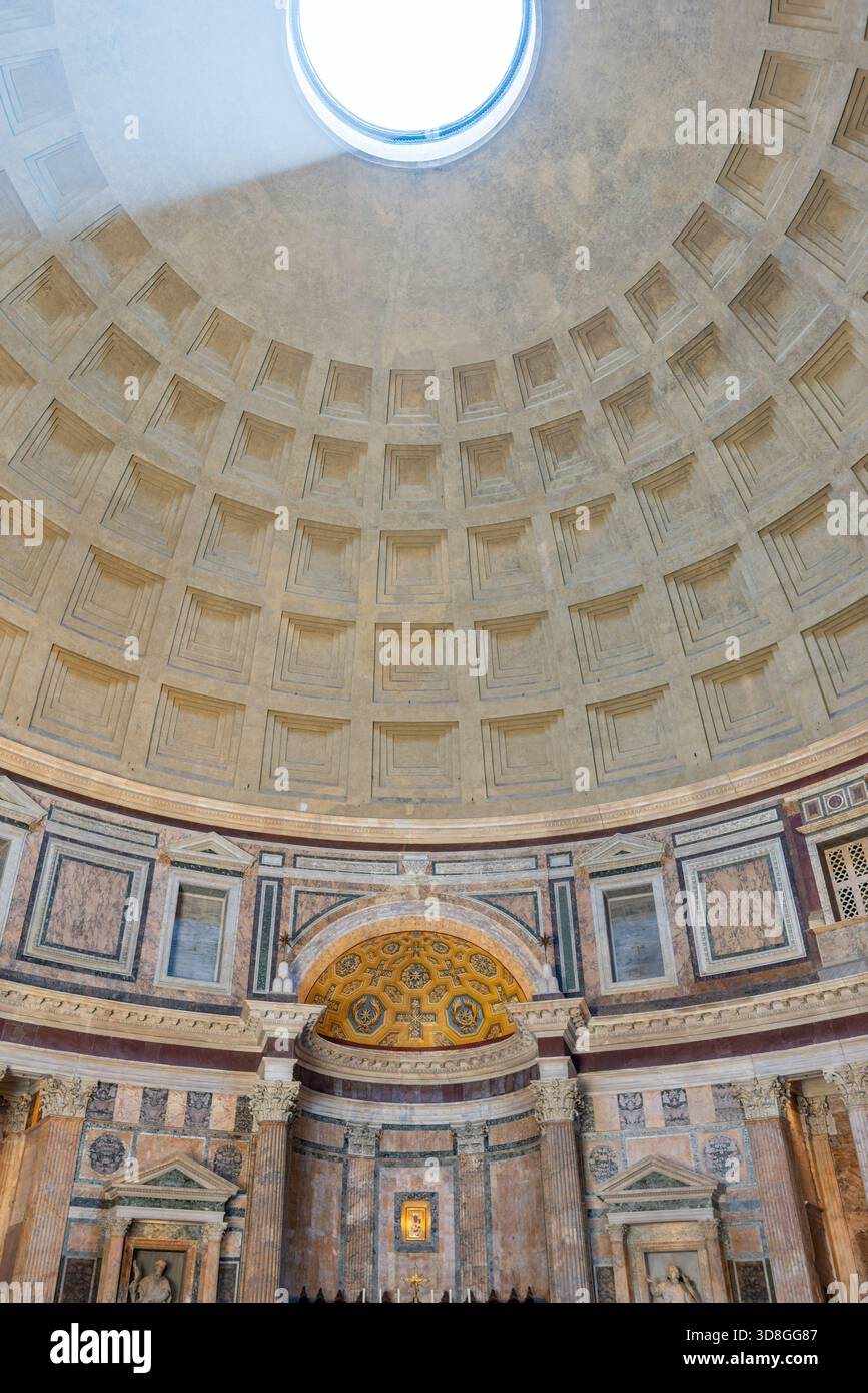 Altar apse architecture coffered hi-res stock photography and images ...