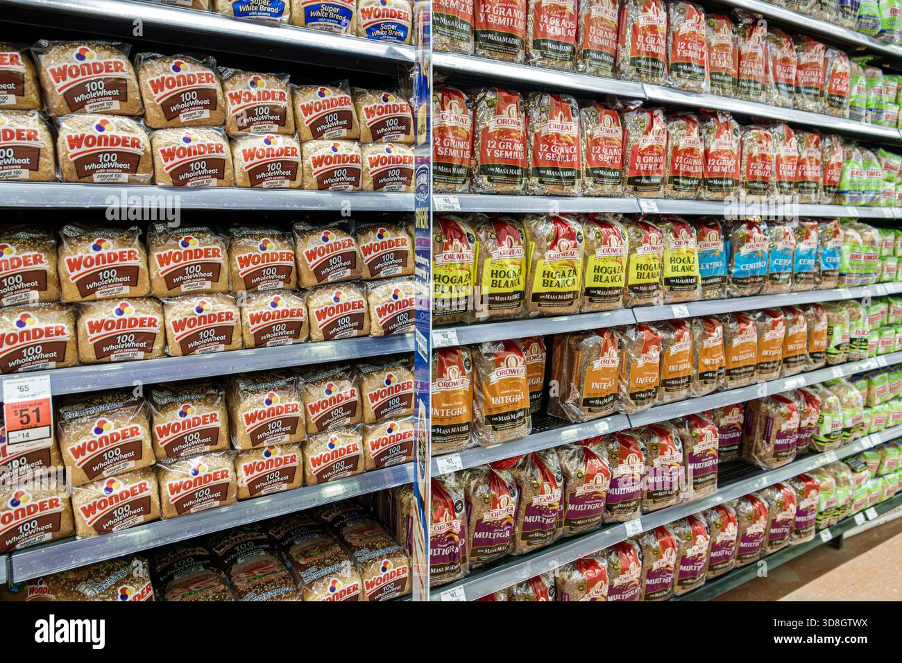 Mexico City Mexico,Benito Juarez,Walmart Universidad,inside interior,Wonder bread wholewheat loaves Oroweat multigrain varieties stacked shelves groce Stock Photo