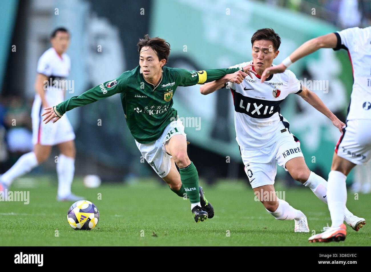 (L-R) Koki Morita (Verdy), Kento Misao (Antlers), NOVEMBER 30, 2025 ...
