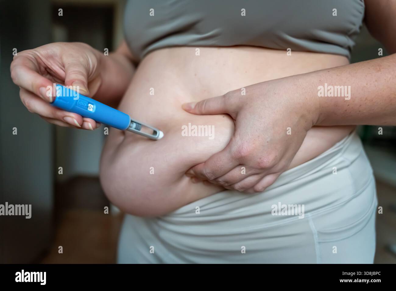 woman injecting a GLP-1 weight loss medication into belly fat Stock Photo - Alamy woman injecting a GLP-1 weight loss medication into belly fat Stock Photo - Alamy
