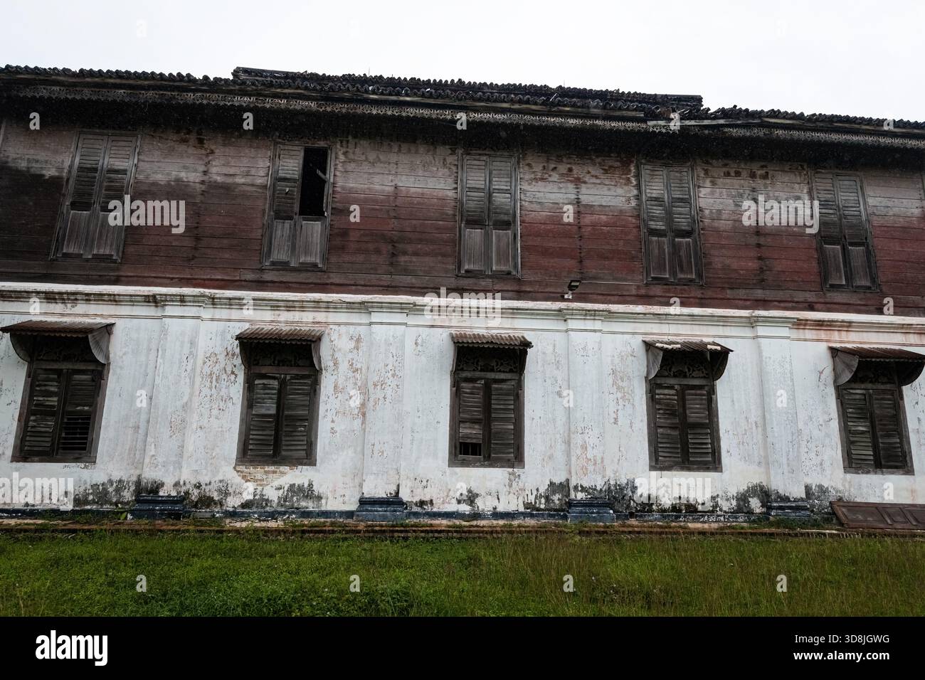 Details of Rumah Besar Raja Billah, the historical house in Papan ...