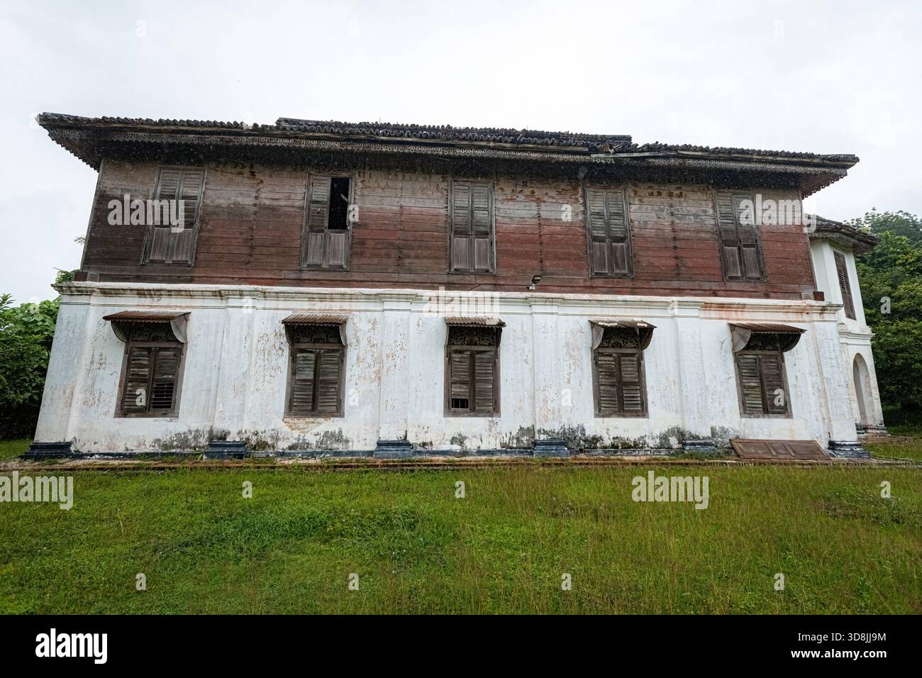 Details of Rumah Besar Raja Billah, the historical house in Papan ...
