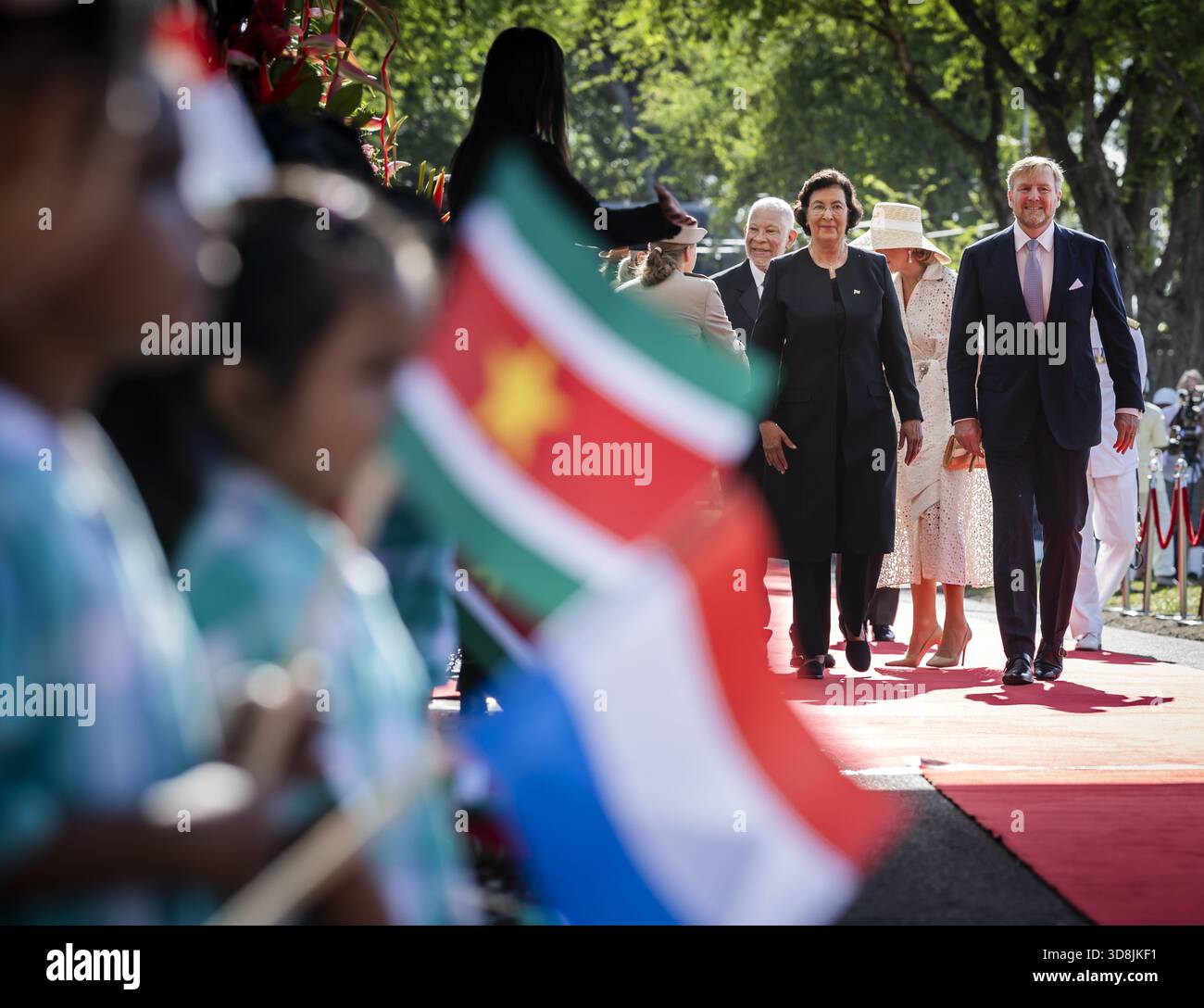 PARAMARIBO – Surinamese President Jennifer Geerlings-Simons and her husband welcomed King Willem-Alexander and Queen Máxima at the Presidential Palace with an official welcome ceremony. The royal couple were on a three-day state visit to Suriname at the president's invitation. ANP REMKO DE WAAL netherlands out - belgium out Credit: ANP/Alamy Live News Stock Photo