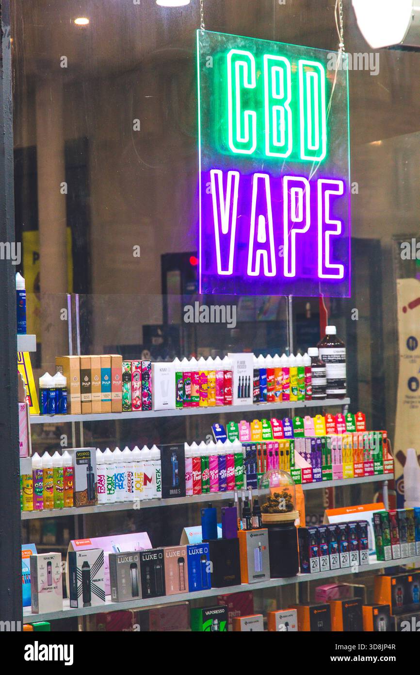 vape 30000 Vaporiser shop hi-res stock photography and images