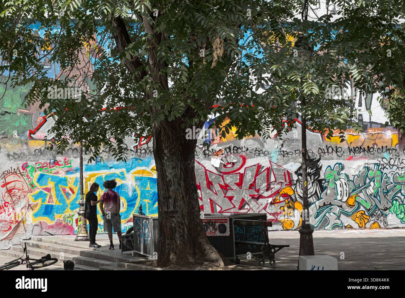Quai de valmy street art hi-res stock photography and images - Alamy