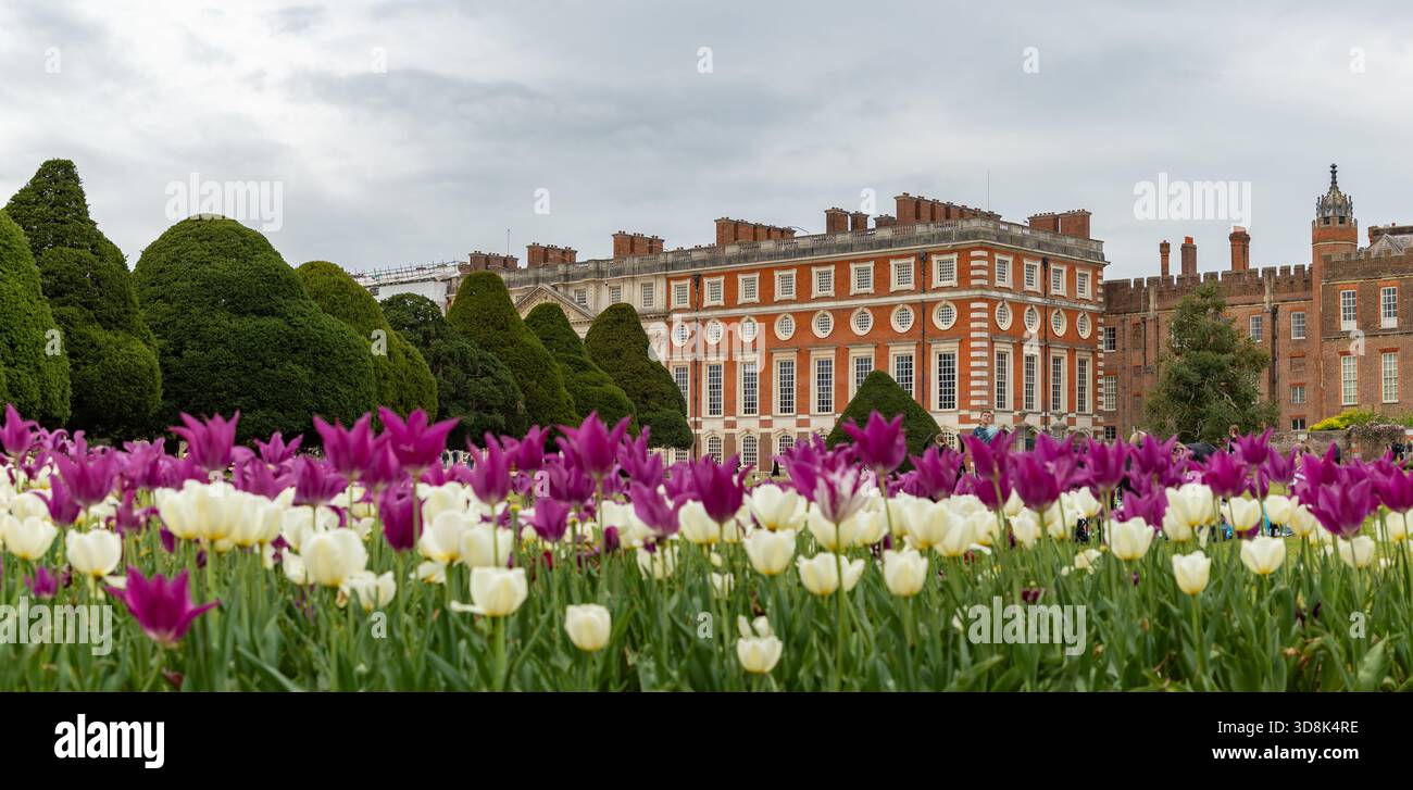 a-picture-of-the-great-fountain-garden-at-the-hampton-court-palace