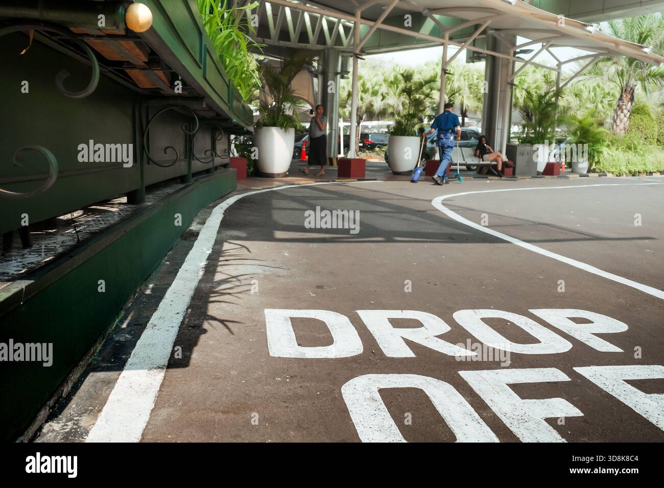 Passengers drop off sign on vehicle lane to the main lobby of an office ...