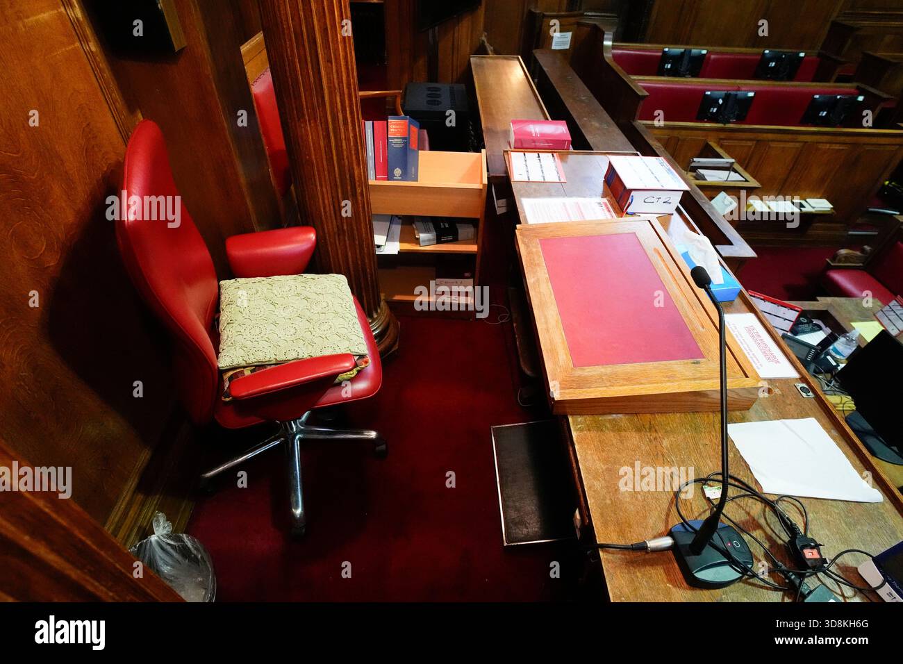 EMBARGOED TO 2200 MONDAY DECEMBER 1 A general view of the bench inside Court 2 at Inner London Crown Court ahead of an announcement of major reforms to the criminal justice system. Picture date: Monday December 1, 2025. Stock Photo