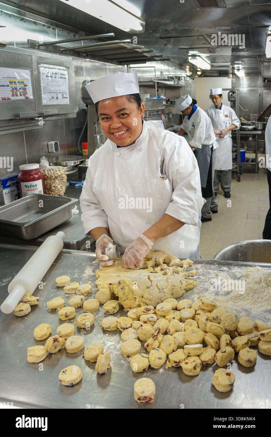 Overseas filipino workers ofws from hi-res stock photography and images -  Alamy, image size:864x1390