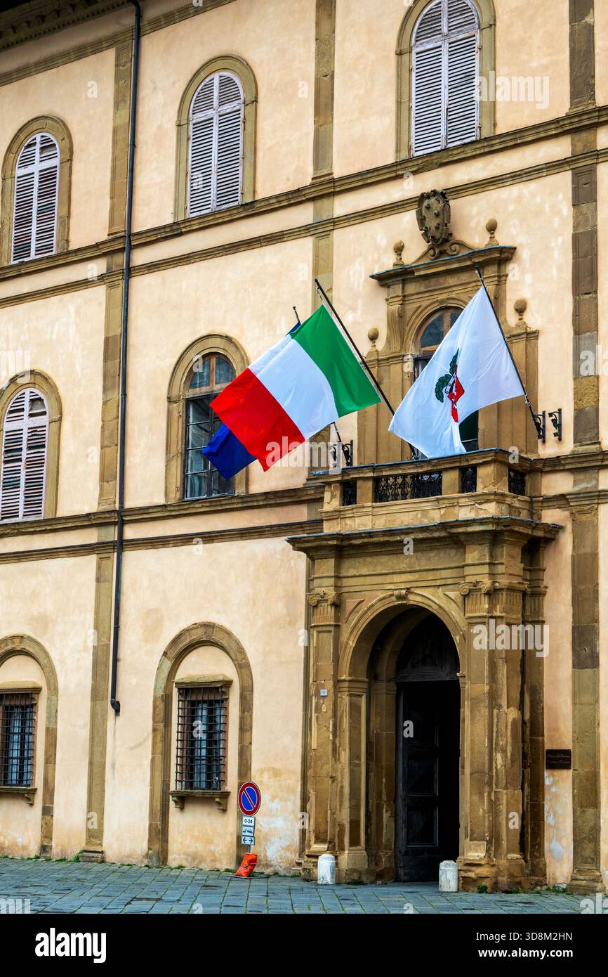 Rectangular Portal Frame Rounded pilasters hi-res stock photography and images - Alamy