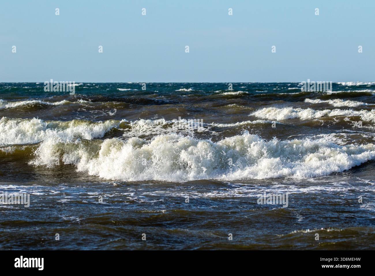 Roaring foamy waves rushing hi-res stock photography and images - Alamy