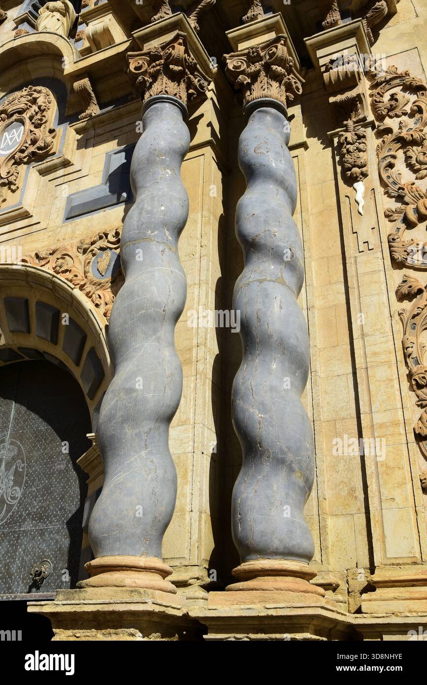 Twisted column in baroque hi-res stock photography and images - Alamy