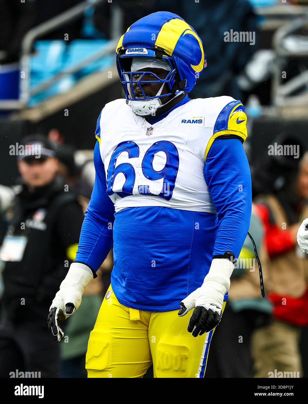 November 30, 2025: Los Angles offensive line Kevin Dotson (69) during ...