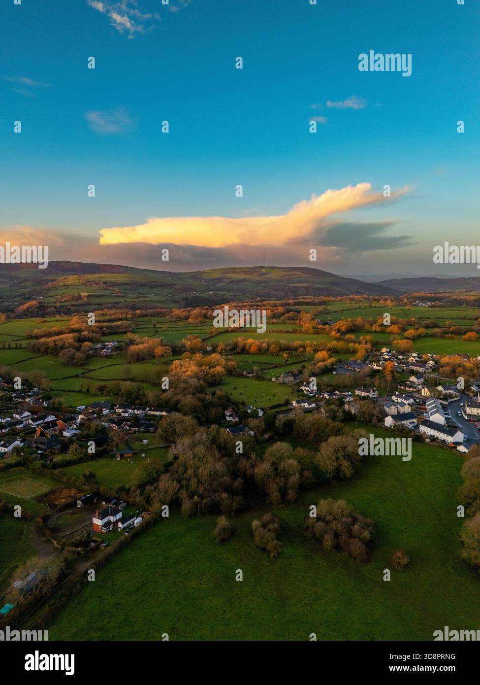 UK Weather:  Following the heaviest rainfall, the UK faces an unsettled week ahead with further downpours and cooler conditions. This morning, clear spells left much of the country in single-digit temperatures — vividly captured in Flintshire, North Wales. Near the village of Lixwm, the Clwydian Range Hills provided a dramatic backdrop at sunrise rain clouds forming, offering striking visuals of the shifting weather front. 2nd December 2025 , Flintshire, Wales ©DGDImages/Alamy Live News Stock Photo