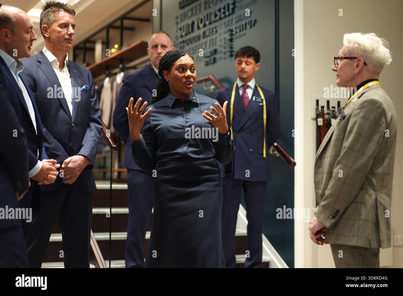 (left to right) shadow business secretary Andrew Griffith, chief marketing and sales officer Joe Irons, store manager Barry Scott, Conservative Party leader Kemi Badenoch and assistant manager Chris Tindell-Robbins (right) during a visit to the Charles Tyrwhitt store in central London. Picture date: Tuesday December 2, 2025. Stock Photo