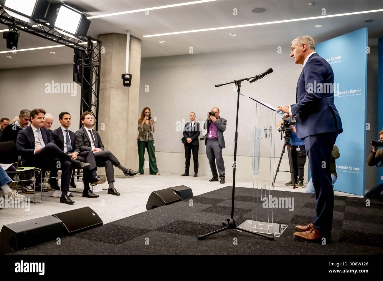 THE HAGUE - presentation of the interim report and the agenda by the informateur Sybrand Buma and handover to the Chairman of the House of Representatives. Thom van Campen in the presence of Rob Jetten (D66) and Henri B Ontenbal ANP /HOLLANDSE HOOGTE /ROBIN UTRECHT netherlands out - belgium out Stock Photo