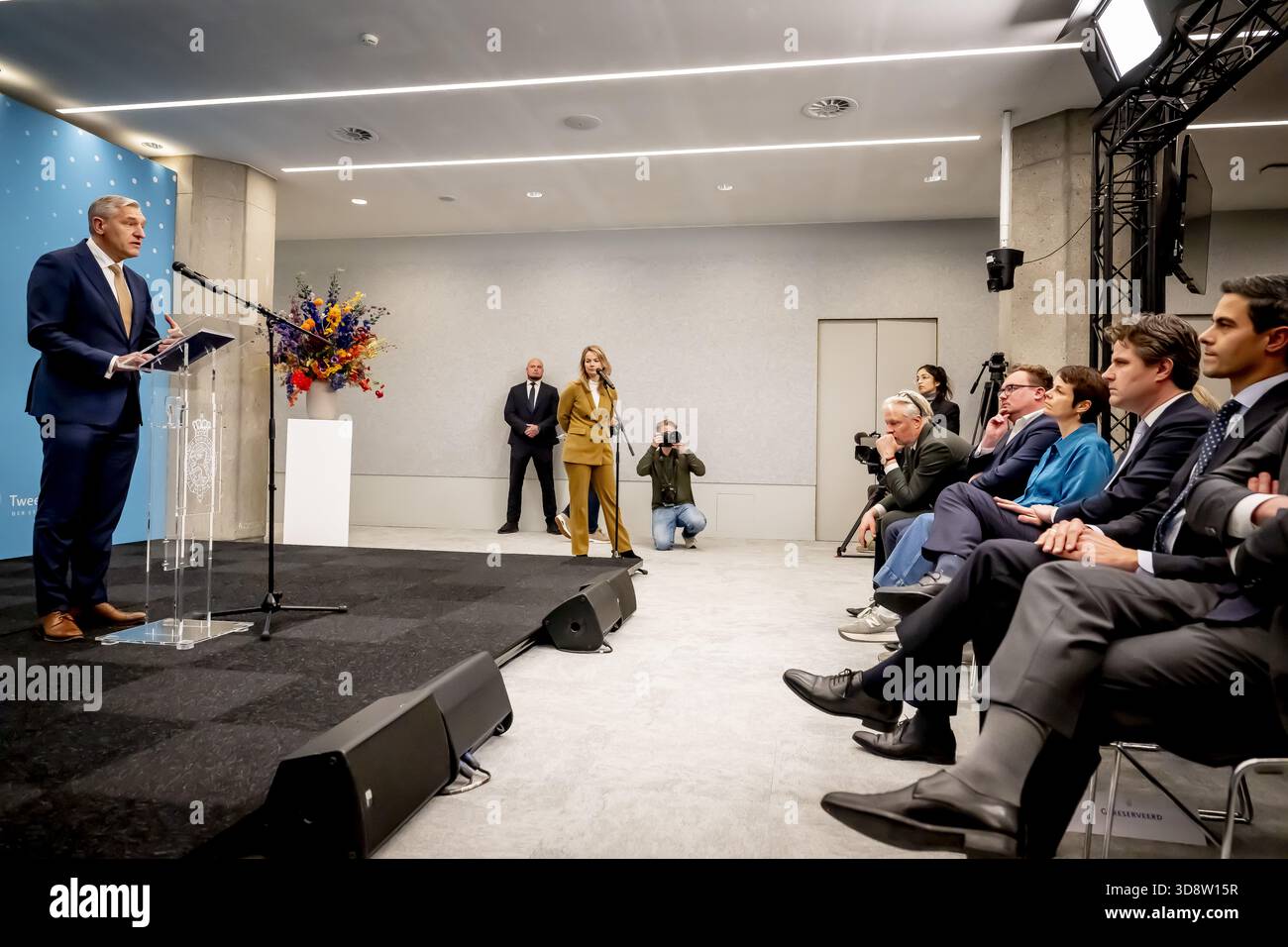 THE HAGUE - presentation of the interim report and the agenda by the informateur Sybrand Buma and handover to the Chairman of the House of Representatives. Thom van Campen in the presence of Rob Jetten (D66) and Henri B Ontenbal ANP /HOLLANDSE HOOGTE /ROBIN UTRECHT netherlands out - belgium out Stock Photo