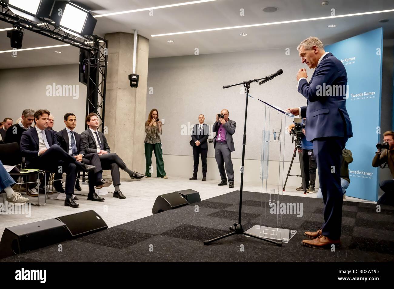 THE HAGUE - presentation of the interim report and the agenda by the informateur Sybrand Buma and handover to the Chairman of the House of Representatives. Thom van Campen in the presence of Rob Jetten (D66) and Henri B Ontenbal ANP /HOLLANDSE HOOGTE /ROBIN UTRECHT netherlands out - belgium out Stock Photo