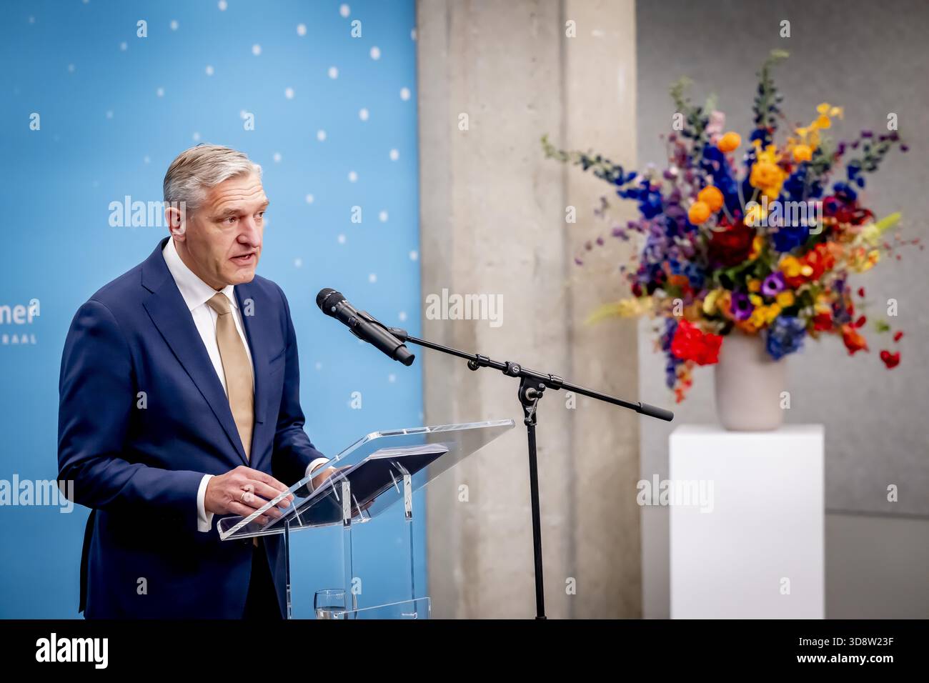THE HAGUE - presentation of the interim report and the agenda by the informateur Sybrand Buma and handover to the President of the House of Representatives. Thom van Campen in the presence of Rob Jetten (D66) and Henri Bontenbal ROBIN UTRECHT netherlands out - belgium out Stock Photo