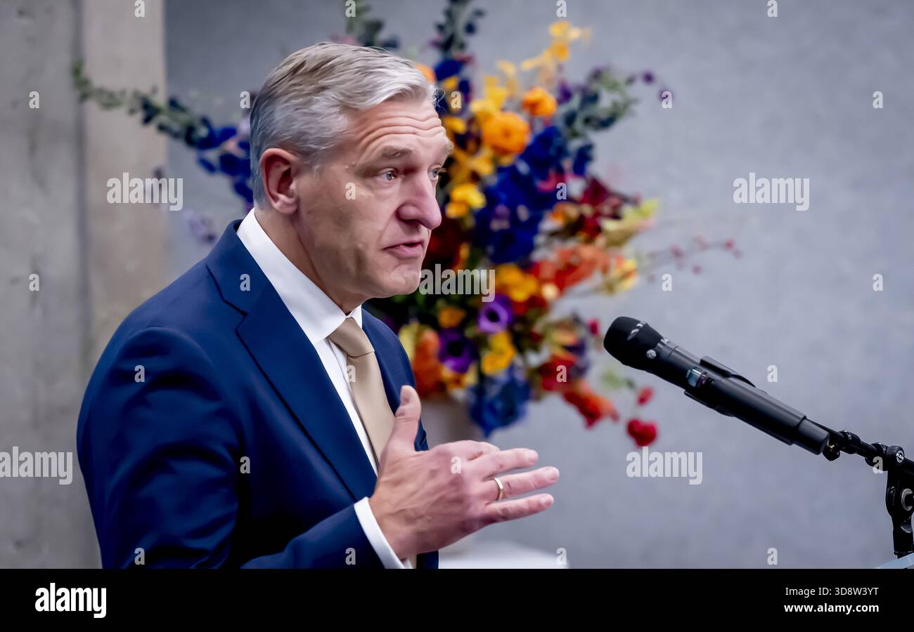 THE HAGUE - presentation of the interim report and the agenda by the informateur Sybrand Buma and handover to the Chairman of the House of Representatives. Thom van Campen in the presence of Rob Jetten (D66) and Henri B Ontenbal ANP /HOLLANDSE HOOGTE /ROBIN UTRECHT netherlands out - belgium out Stock Photo