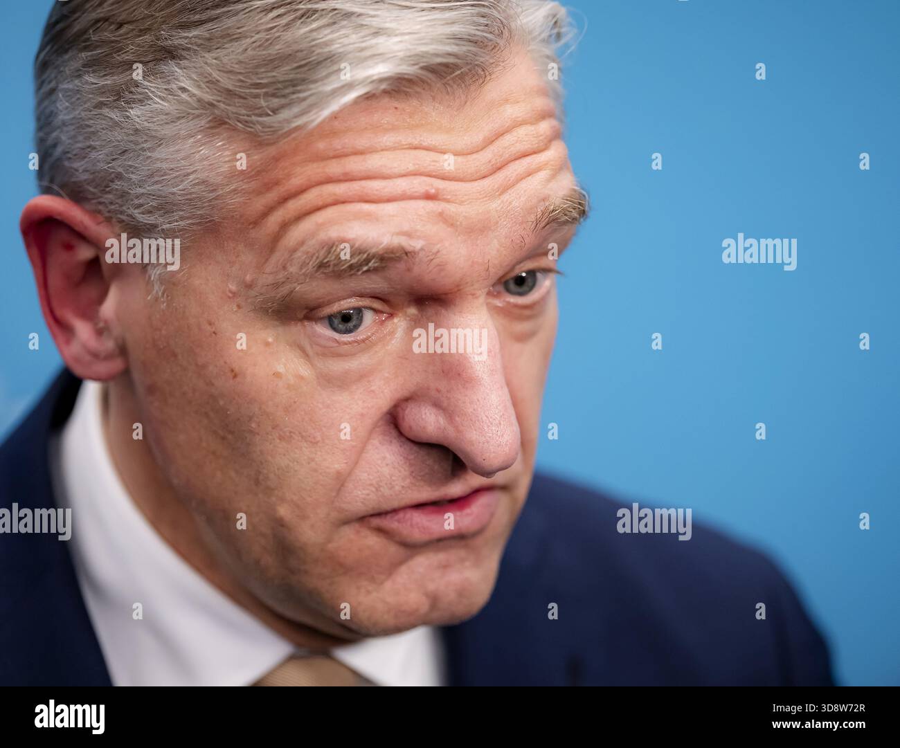 THE HAGUE – Informateur Sybrand Buma (CDA) speaks to the press during the presentation of the interim report, based on the negotiations between D66 and CDA to date. This will be discussed further with other parties next week. ANP SEM VAN DER WAL netherlands out - belgium out Stock Photo