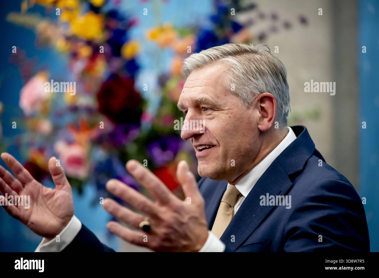 THE HAGUE - presentation of the interim report and the agenda by the informateur Sybrand Buma and handover to the Chairman of the House of Representatives. Thom van Campen in the presence of Rob Jetten (D66) and Henri B Ontenbal ANP /HOLLANDSE HOOGTE /ROBIN UTRECHT netherlands out - belgium out Stock Photo