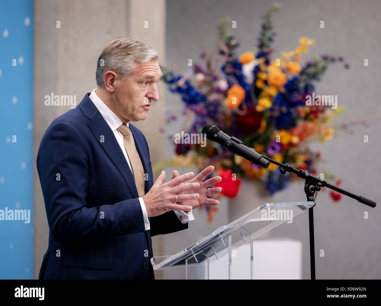 THE HAGUE - Informateur Sybrand Buma (CDA) during the presentation of the informateur's interim report, based on the negotiations between D66 and CDA to date. This will be discussed further with other parties next week. ANP SEM VAN DER WAL netherlands out - belgium out Stock Photo