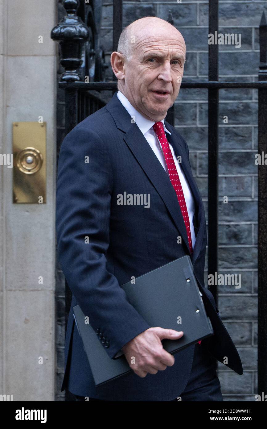 London, England, UK. 2nd Dec, 2025. JOHN HEALEY, Defence Secretary, leaves 10 Downing Street after a weekly Cabinet Meeting. (Credit Image: © Thomas Krych/ZUMA Press Wire) EDITORIAL USAGE ONLY! Not for Commercial USAGE! Stock Photo