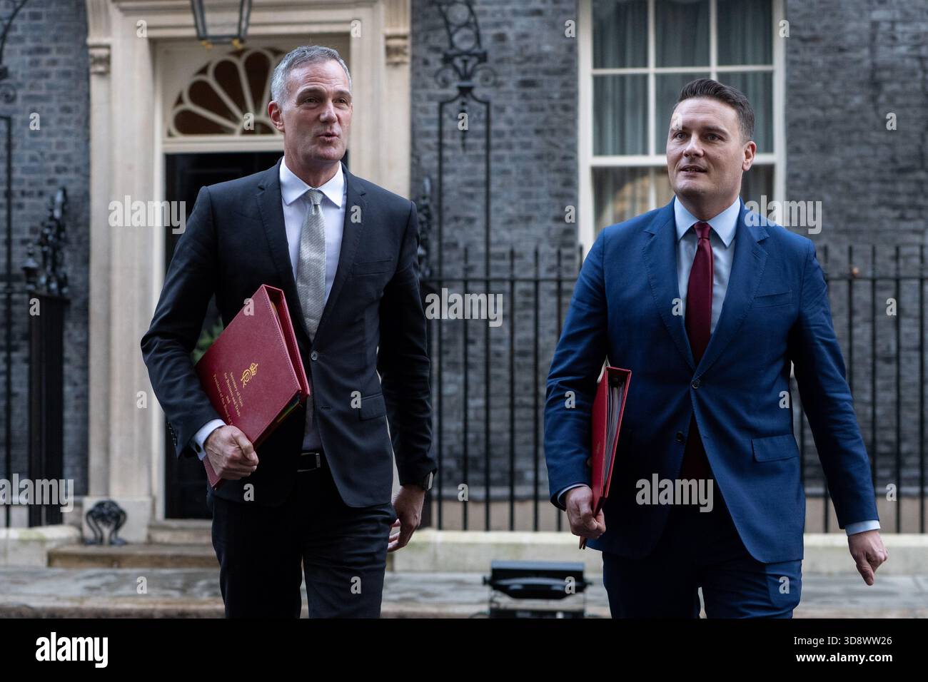 London, England, UK. 2nd Dec, 2025. Secretary of State for Business and Trade PETER KYLE (left) and Health Secretary WES STREETING, leave 10 Downing Street after a Cabinet Meeting. (Credit Image: © Thomas Krych/ZUMA Press Wire) EDITORIAL USAGE ONLY! Not for Commercial USAGE! Stock Photo