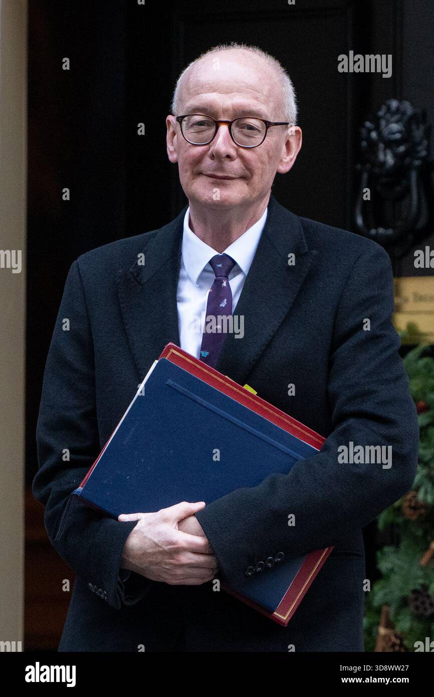 London, England, UK. 2nd Dec, 2025. PAT MCFADDEN, Secretary of State for Work and Pensions, leaves 10 Downing Street after a weekly Cabinet Meeting. (Credit Image: © Thomas Krych/ZUMA Press Wire) EDITORIAL USAGE ONLY! Not for Commercial USAGE! Stock Photo