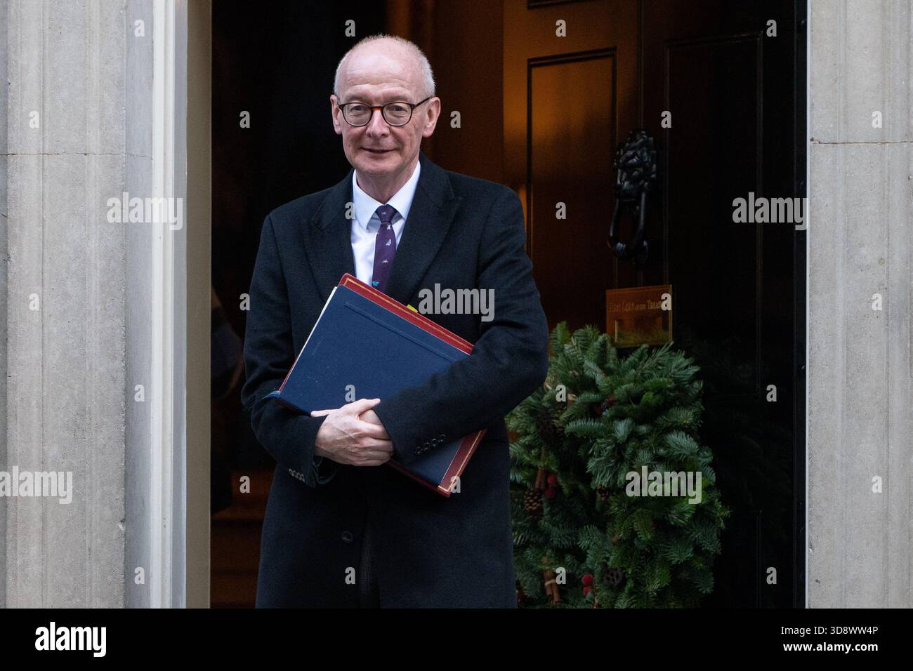London, England, UK. 2nd Dec, 2025. PAT MCFADDEN, Secretary of State for Work and Pensions, leaves 10 Downing Street after a weekly Cabinet Meeting. (Credit Image: © Thomas Krych/ZUMA Press Wire) EDITORIAL USAGE ONLY! Not for Commercial USAGE! Stock Photo