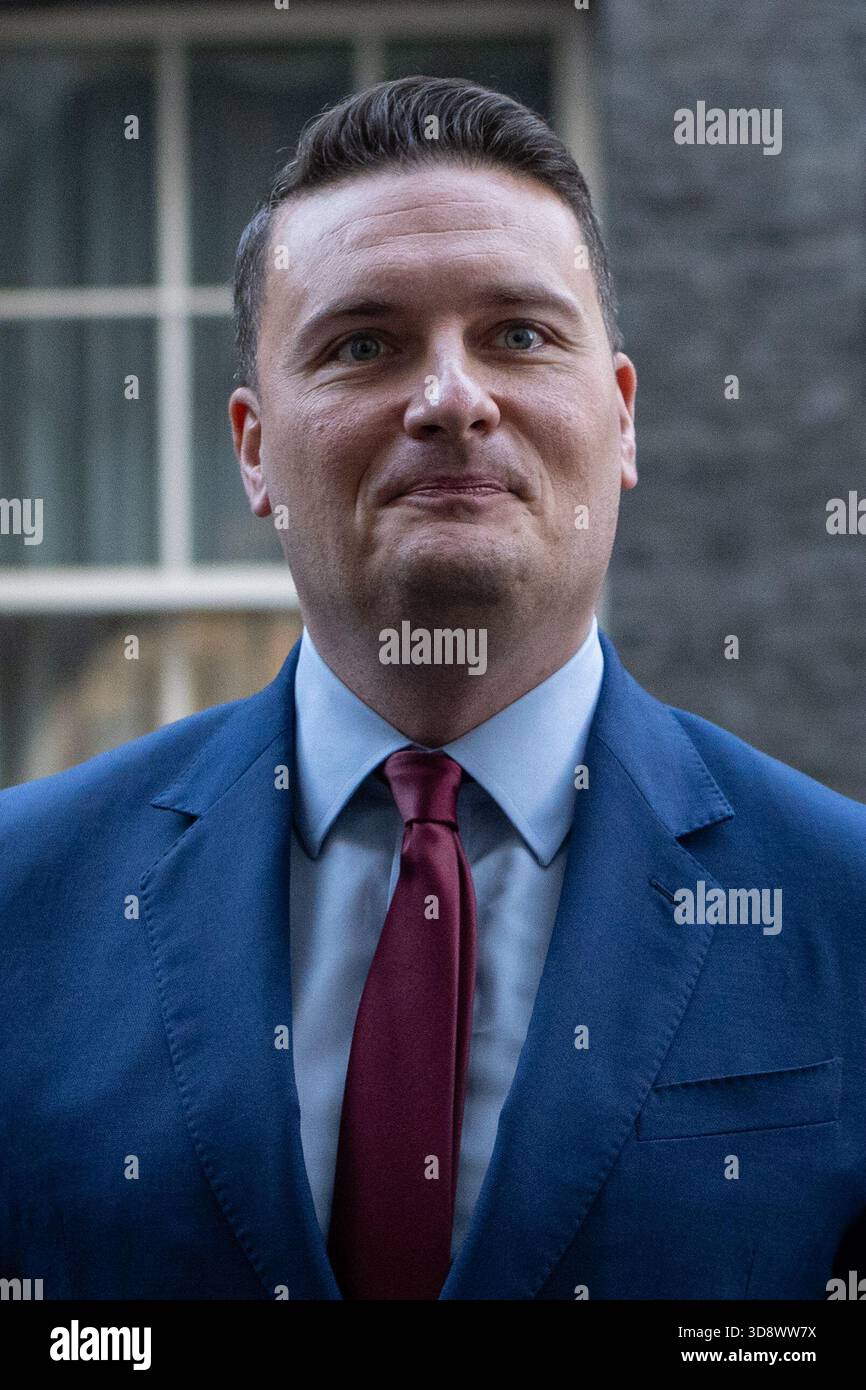 London, England, UK. 2nd Dec, 2025. WES STREETING, Health Secretary, leaves 10 Downing Street after a Cabinet Meeting. (Credit Image: © Thomas Krych/ZUMA Press Wire) EDITORIAL USAGE ONLY! Not for Commercial USAGE! Stock Photo