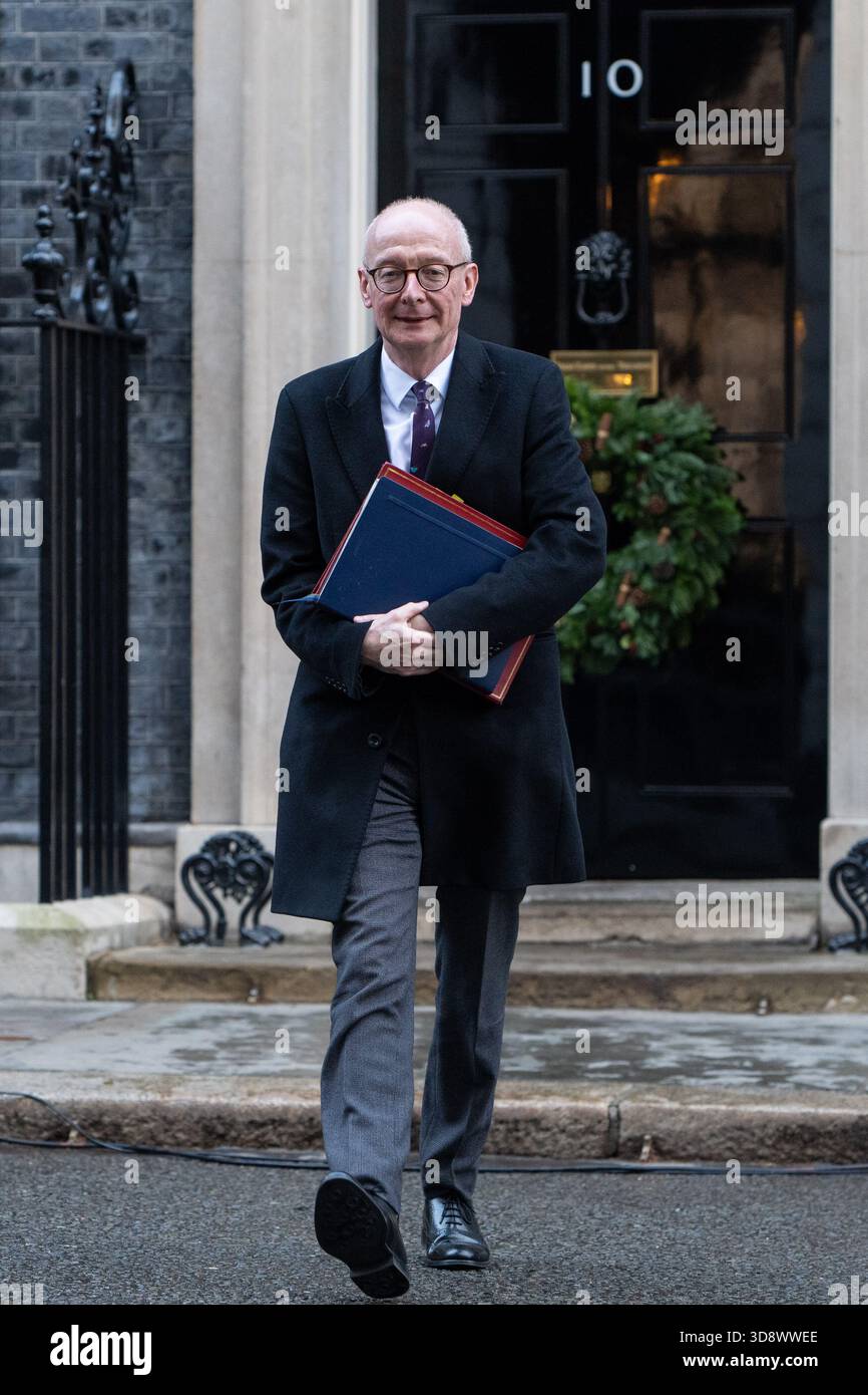 London, England, UK. 2nd Dec, 2025. PAT MCFADDEN, Secretary of State for Work and Pensions, leaves 10 Downing Street after a weekly Cabinet Meeting. (Credit Image: © Thomas Krych/ZUMA Press Wire) EDITORIAL USAGE ONLY! Not for Commercial USAGE! Stock Photo