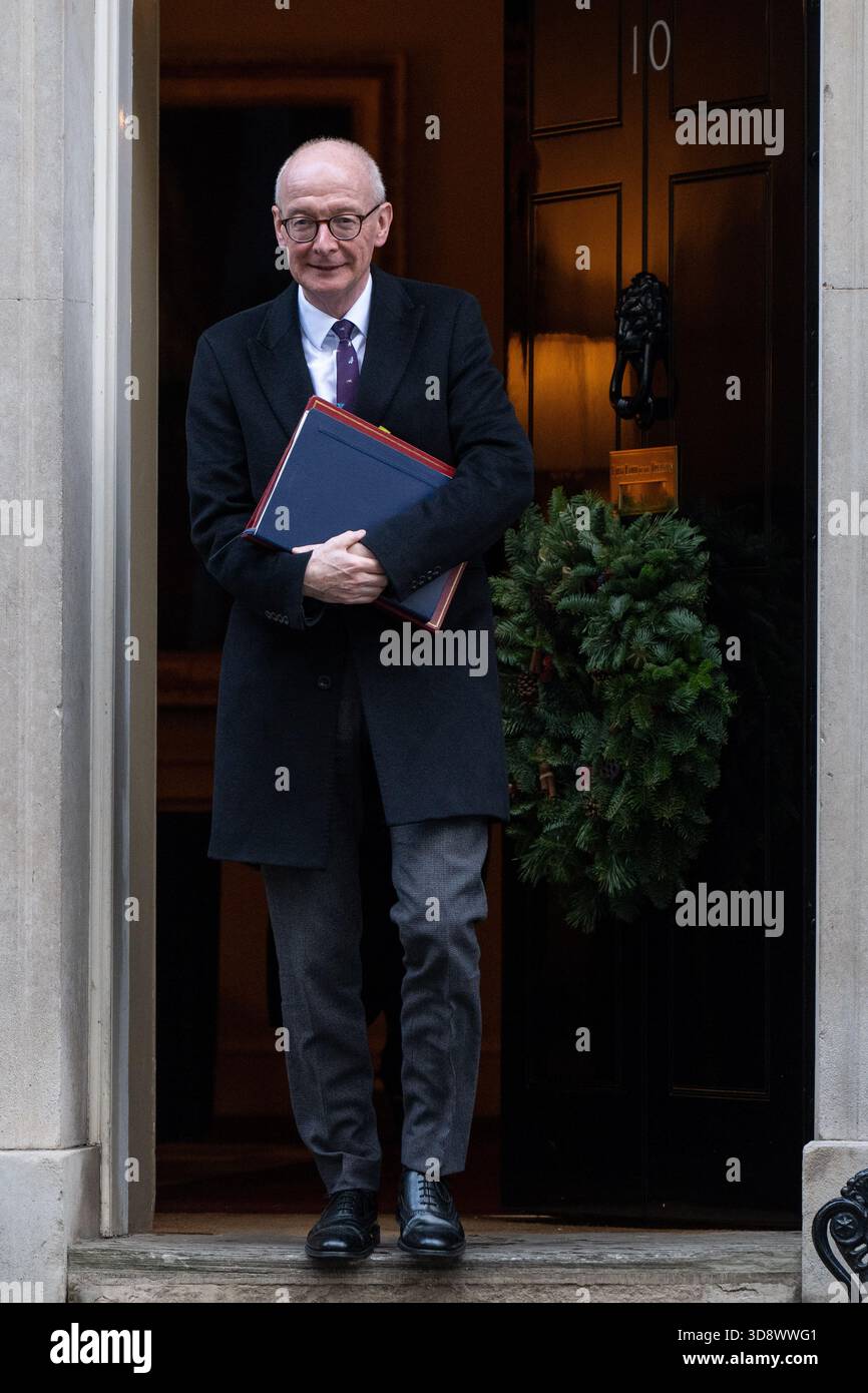 London, England, UK. 2nd Dec, 2025. PAT MCFADDEN, Secretary of State for Work and Pensions, leaves 10 Downing Street after a weekly Cabinet Meeting. (Credit Image: © Thomas Krych/ZUMA Press Wire) EDITORIAL USAGE ONLY! Not for Commercial USAGE! Stock Photo