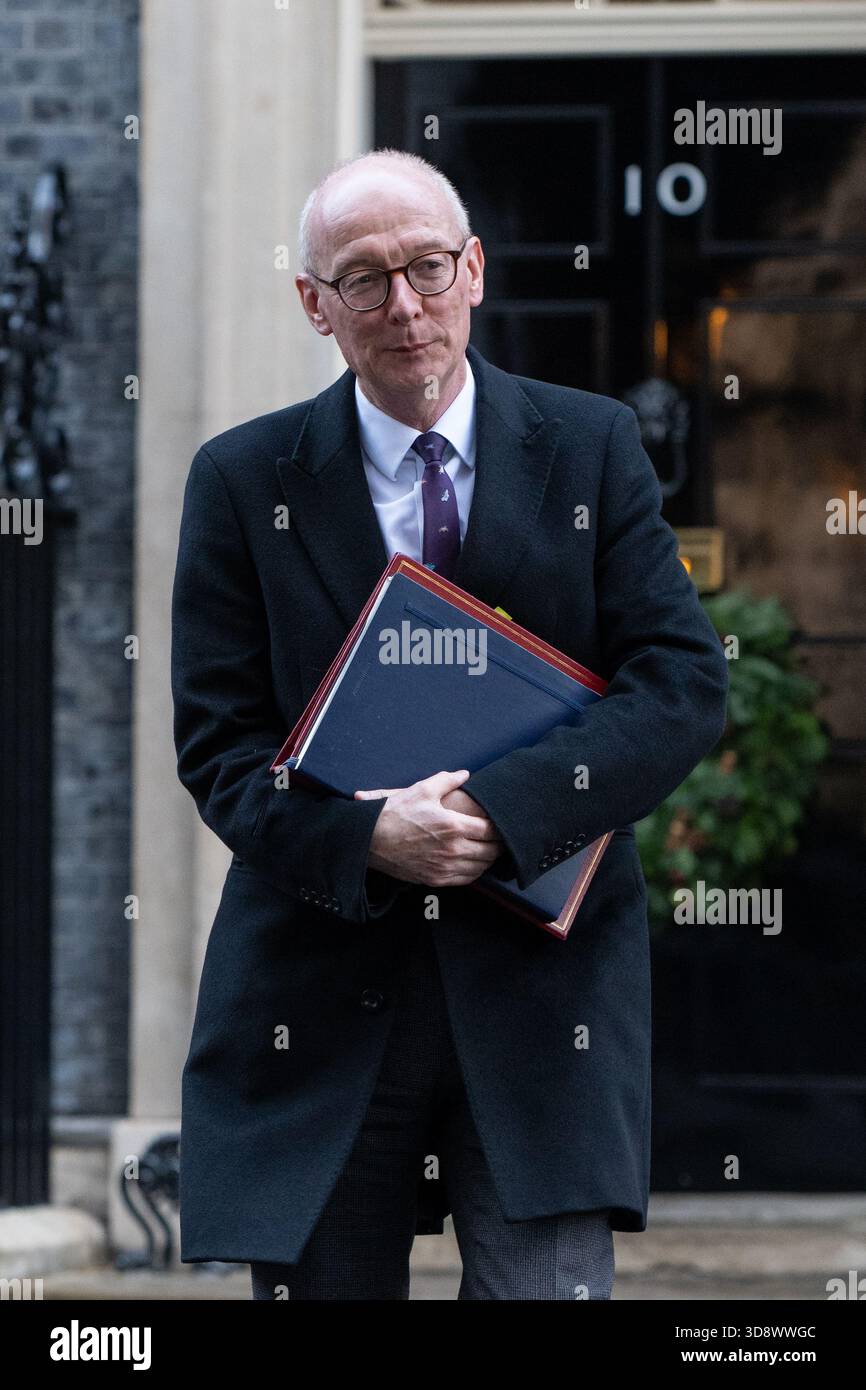 London, England, UK. 2nd Dec, 2025. PAT MCFADDEN, Secretary of State for Work and Pensions, leaves 10 Downing Street after a weekly Cabinet Meeting. (Credit Image: © Thomas Krych/ZUMA Press Wire) EDITORIAL USAGE ONLY! Not for Commercial USAGE! Stock Photo