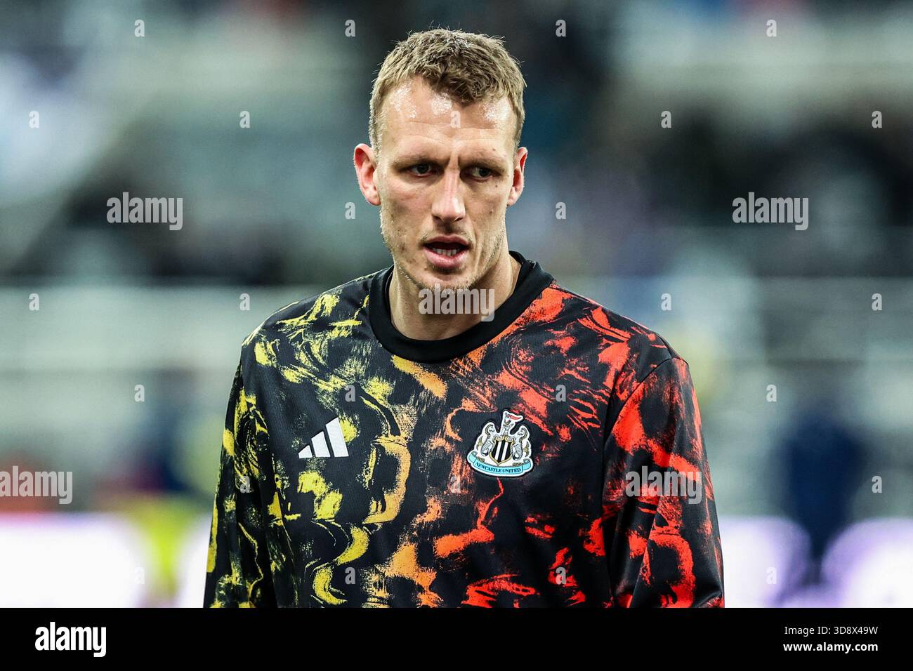 Newcastle, UK. 02nd Dec, 2025. Dan Burn of Newcastle United in the pregame warmup session during the Premier League match Newcastle United vs Tottenham Hotspur at St. James's Park, Newcastle, United Kingdom, 2nd December 2025 (Photo by Alfie Cosgrove/News Images) *** GER AUT SUI OUT *** in Newcastle, United Kingdom on 12/2/2025. (Photo by Alfie Cosgrove/News Images/Sipa USA) Credit: Sipa USA/Alamy Live News Stock Photo