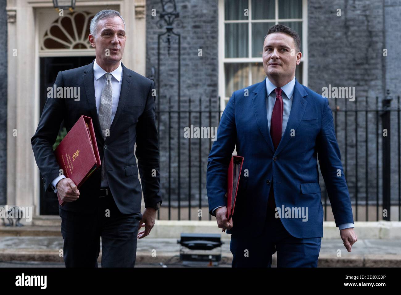 London, England, UK. 2nd Dec, 2025. Secretary of State for Business and Trade PETER KYLE (left) and Health Secretary WES STREETING, leave 10 Downing Street after a Cabinet Meeting. (Credit Image: © Thomas Krych/ZUMA Press Wire) EDITORIAL USAGE ONLY! Not for Commercial USAGE! Stock Photo