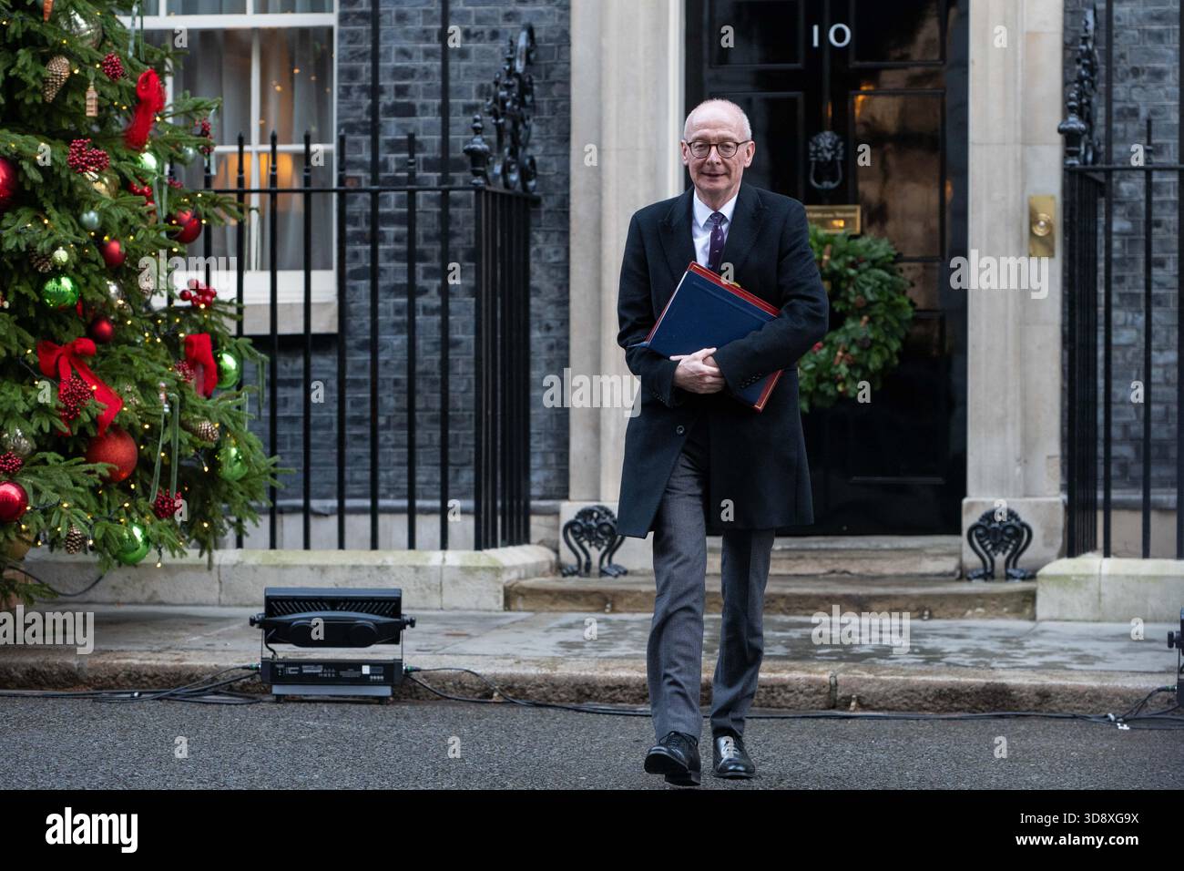 London, England, UK. 2nd Dec, 2025. PAT MCFADDEN, Secretary of State for Work and Pensions, leaves 10 Downing Street after a weekly Cabinet Meeting. (Credit Image: © Thomas Krych/ZUMA Press Wire) EDITORIAL USAGE ONLY! Not for Commercial USAGE! Stock Photo