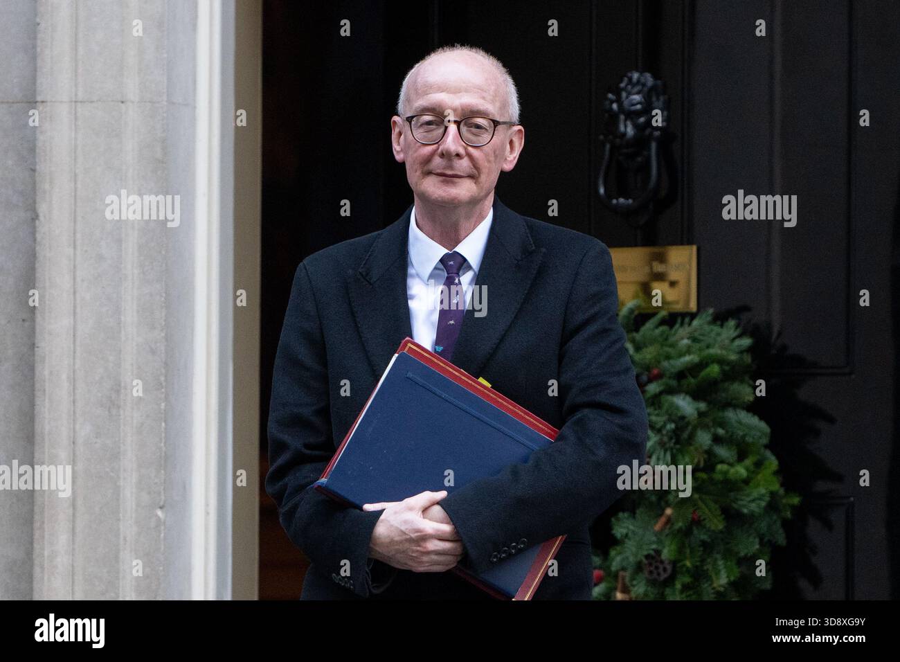 London, England, UK. 2nd Dec, 2025. PAT MCFADDEN, Secretary of State for Work and Pensions, leaves 10 Downing Street after a weekly Cabinet Meeting. (Credit Image: © Thomas Krych/ZUMA Press Wire) EDITORIAL USAGE ONLY! Not for Commercial USAGE! Stock Photo