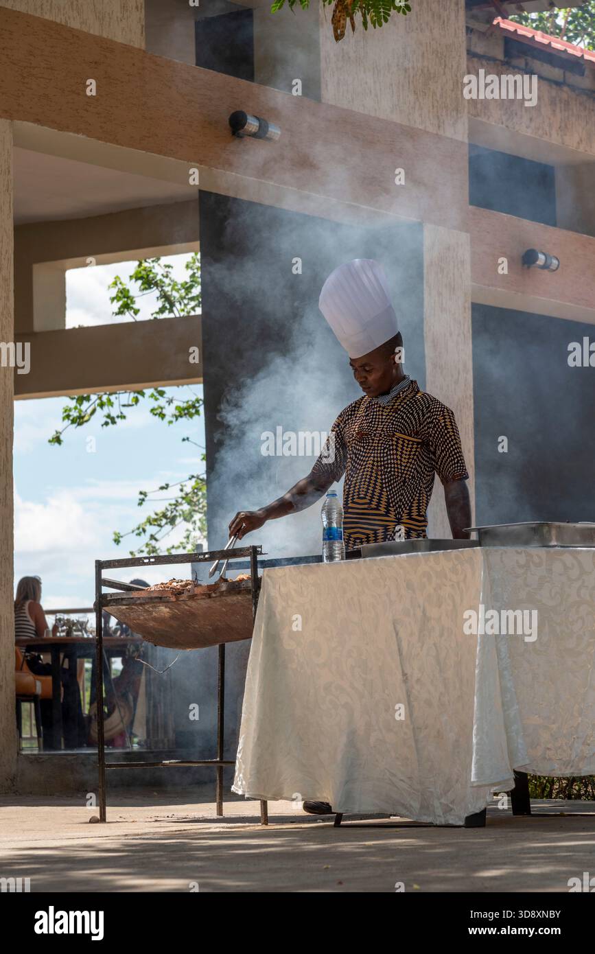 Maganga Malawi Africa.  11.11. 2025.  Chef in white hat cooking breakfast in a holiday hotel in Malawi southern Africa. - Stock Image