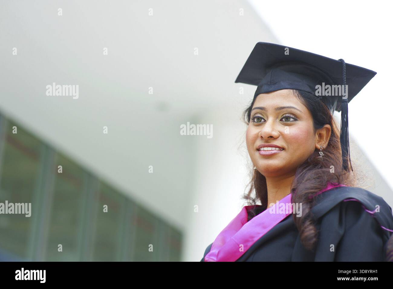 Pakistani female graduate hi-res stock photography and images - Alamy