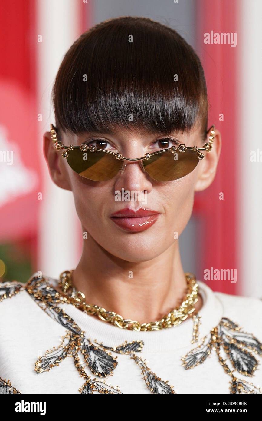 katya-tolstova-at-arrivals-for-oh-what-fun-premiere-alice-tully