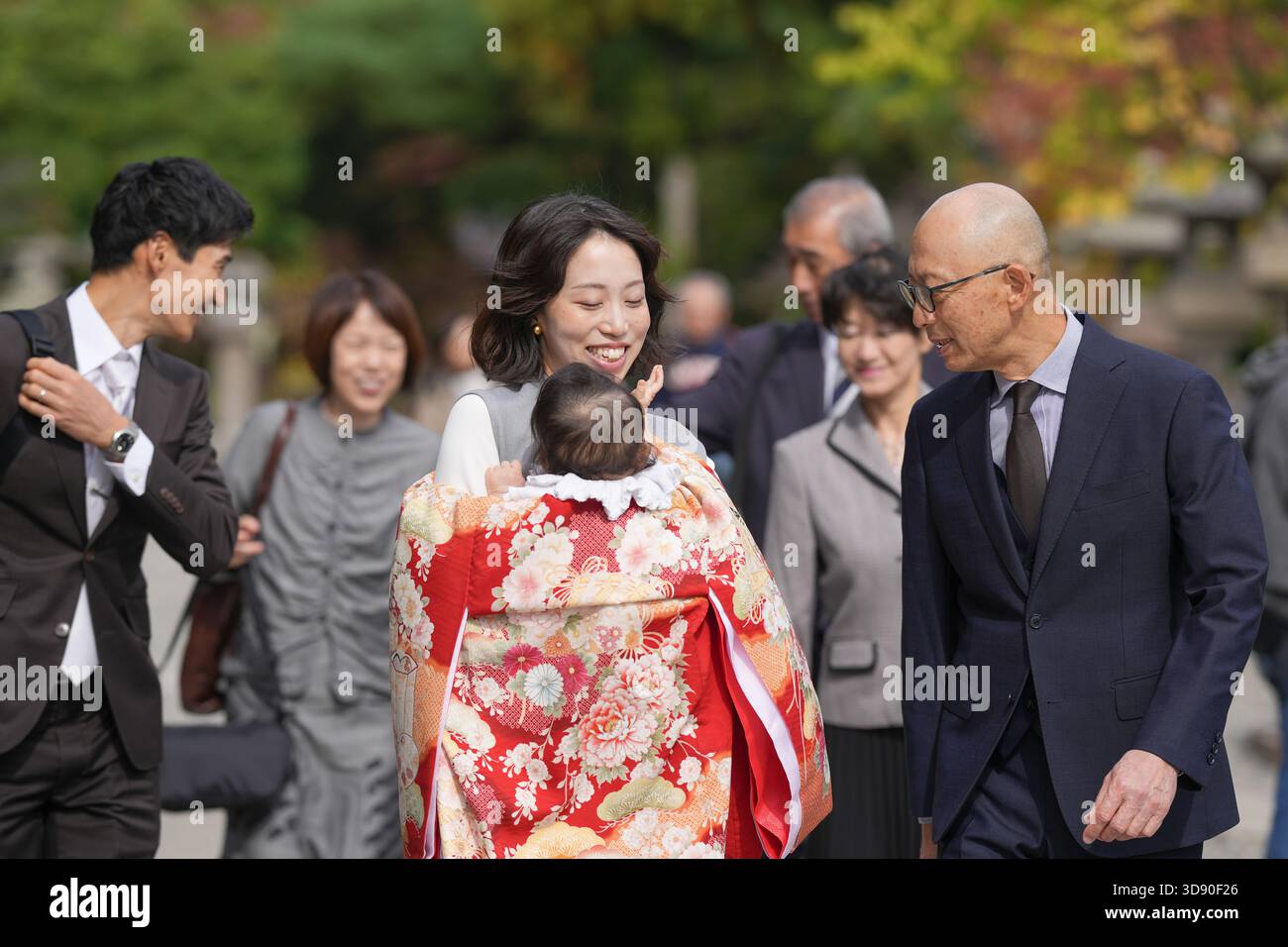 Group of people wearing suit hi-res stock photography and images - Alamy