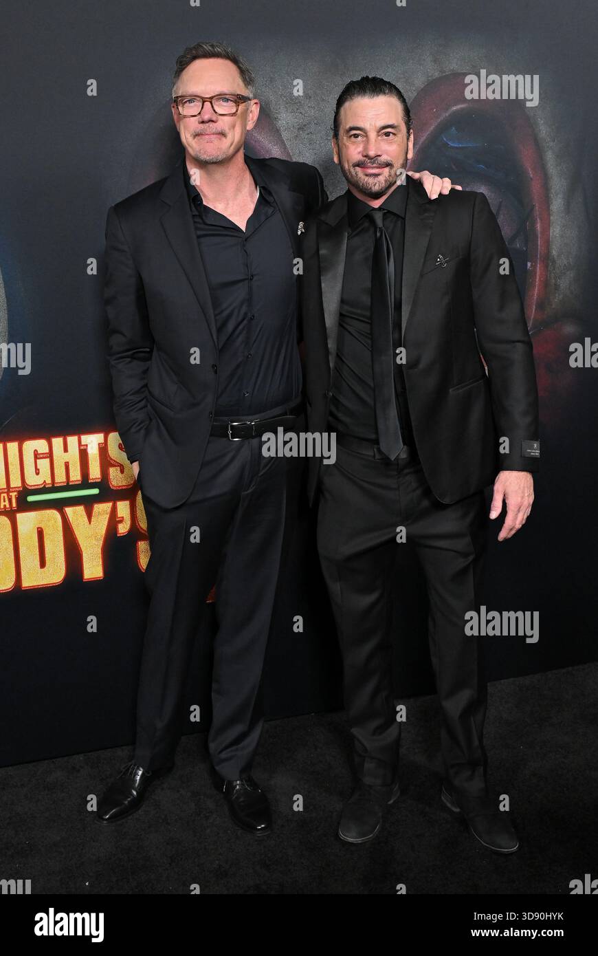 matthew-lillard-and-skeet-ulrich-arriving-to-universal-picture-s-five