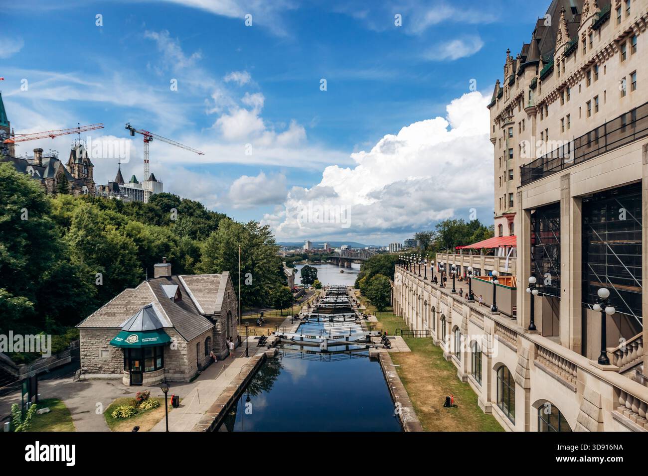 Wide pathways hi-res stock photography and images - Alamy