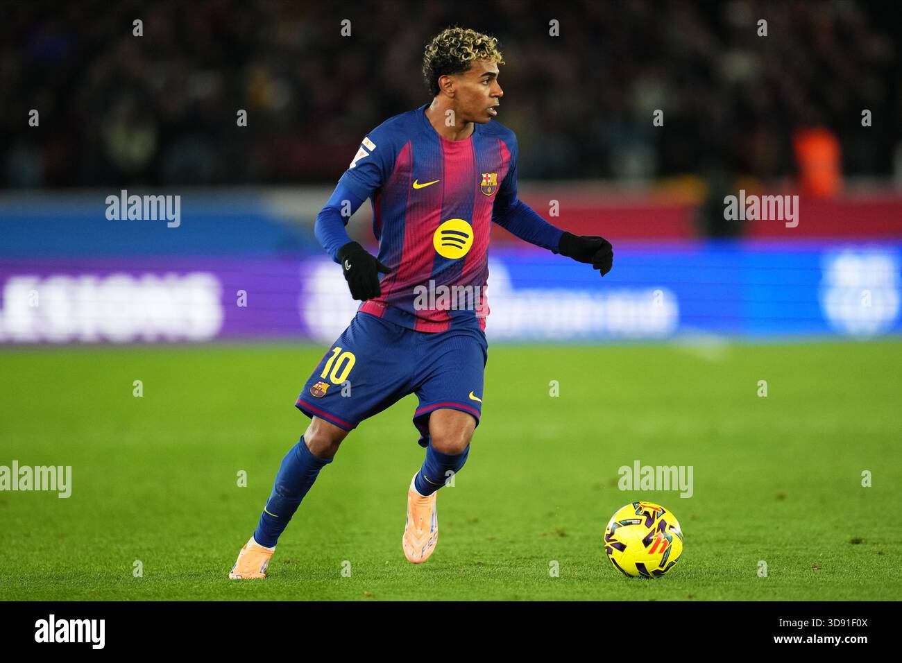 Barcelona, Spain. 03rd Dec, 2025. during the La Liga EA Sports match between FC Barcelona and Atletico de Madrid played at Spotify Camp Nou Stadium on December 2 2025 in Barcelona, Spain. (Photo by Bagu Blanco/PRESSIN)Lamine Yamal of FC Barcelona Credit: PRESSINPHOTO SPORTS AGENCY/Alamy Live News Stock Photo