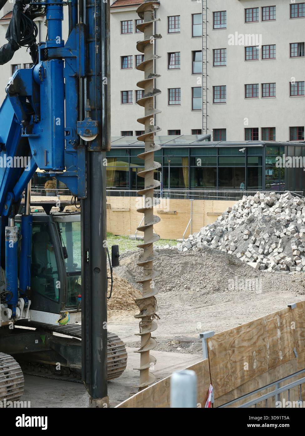 Blue Drilling Rig Machine Blue hydraulic drilling rig with earth auger at a construction site ...