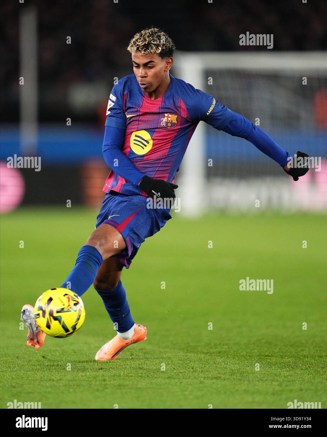 Barcelona, Spain. 03rd Dec, 2025. Lamine Yamal of FC Barcelona during the La Liga EA Sports match between FC Barcelona and Atletico de Madrid played at Spotify Camp Nou Stadium on December 2 2025 in Barcelona, Spain. (Photo by Bagu Blanco/PRESSIN) Credit: PRESSINPHOTO SPORTS AGENCY/Alamy Live News Stock Photo