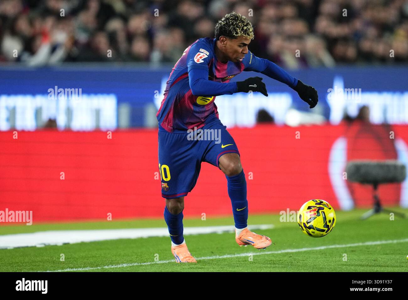 Barcelona, Spain. 03rd Dec, 2025. Lamine Yamal of FC Barcelona during the La Liga EA Sports match between FC Barcelona and Atletico de Madrid played at Spotify Camp Nou Stadium on December 2 2025 in Barcelona, Spain. (Photo by Bagu Blanco/PRESSIN) Credit: PRESSINPHOTO SPORTS AGENCY/Alamy Live News Stock Photo